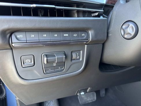 New 2026 Cadillac Escalade Platinum Sport w/ LPO, ONYX Package image 32