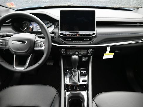 New 2026 Jeep Compass Latitude image 12