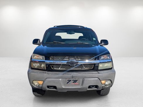 Used 2002 Chevrolet Avalanche 4x4 w/ Off-Road Suspension Pkg image 2