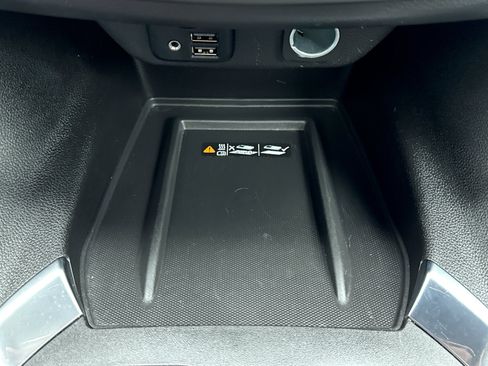 Used 2023 Chevrolet Traverse RS AWD/4WD image 18