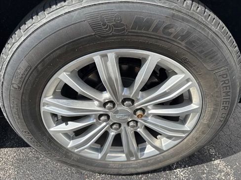 Used 2018 Cadillac XT5 FWD image 6