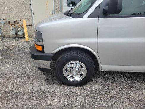 Used 2017 Chevrolet Express 3500 LT w/ LT Preferred Equipment Group RWD image 6
