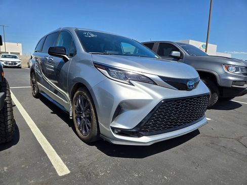 Used 2021 Toyota Sienna XSE FWD image 1