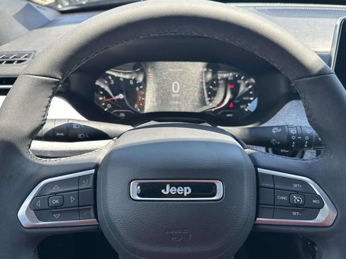 Used 2024 Jeep Compass Latitude AWD/4WD image 20