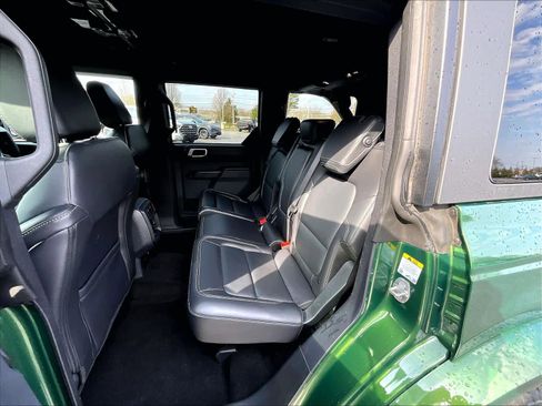 Used 2025 Ford Bronco Outer Banks image 15