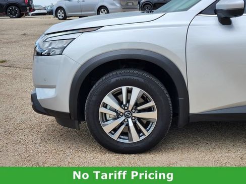 Used 2025 Nissan Pathfinder SL FWD image 7