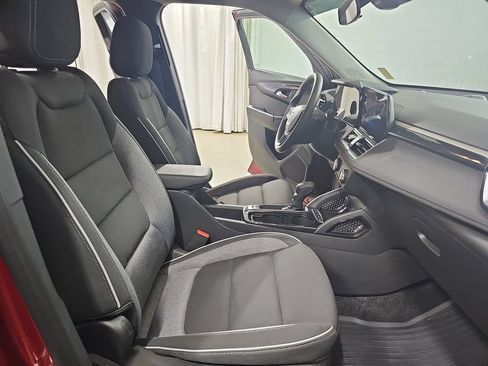 Certified 2025 Chevrolet TrailBlazer LS w/ LS Convenience Package FWD image 13
