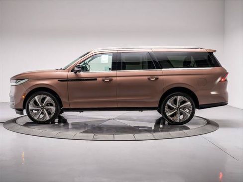 New 2026 Lincoln Navigator L Black Label AWD/4WD image 2
