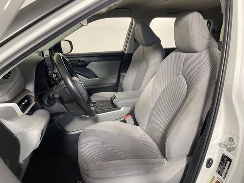 Certified 2023 Toyota Highlander LE image 12