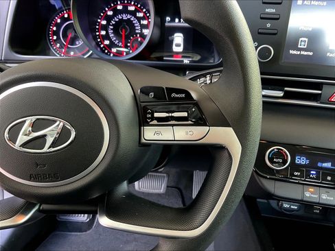 Used 2023 Hyundai Elantra SEL FWD image 11