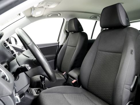 Used 2013 Volkswagen Tiguan S image 5
