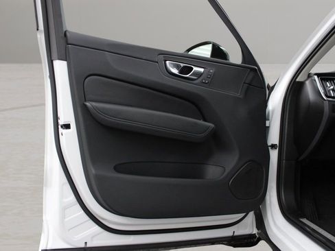 Certified 2025 Volvo XC60 B5 Core image 58