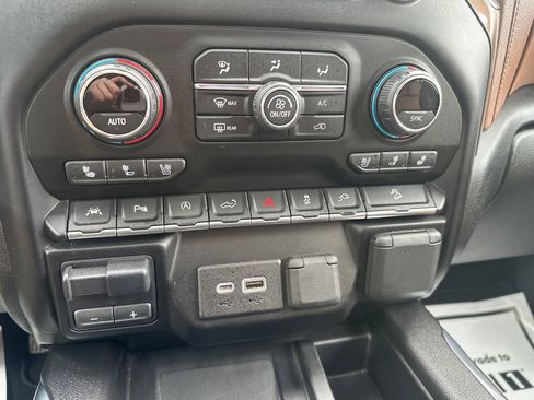 Used 2021 Chevrolet Silverado 1500 High Country w/ Technology Package image 18