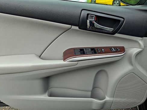 Used 2012 Toyota Camry XLE w/ Leather Pkg FWD image 12