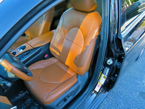 Used 2019 Toyota Avalon Limited image 29