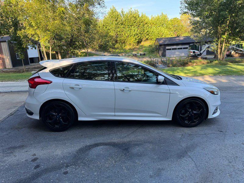 Used 2018 Ford Focus ST FWD image 8