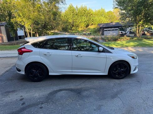 Used 2018 Ford Focus ST FWD image 8