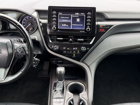 Used 2022 Toyota Camry SE FWD image 14