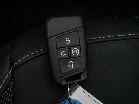 Certified 2024 Volkswagen Taos SE image 33