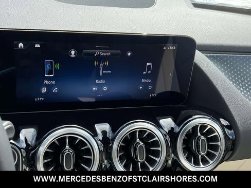 Used 2025 Mercedes-Benz GLA 250 4MATIC image 21