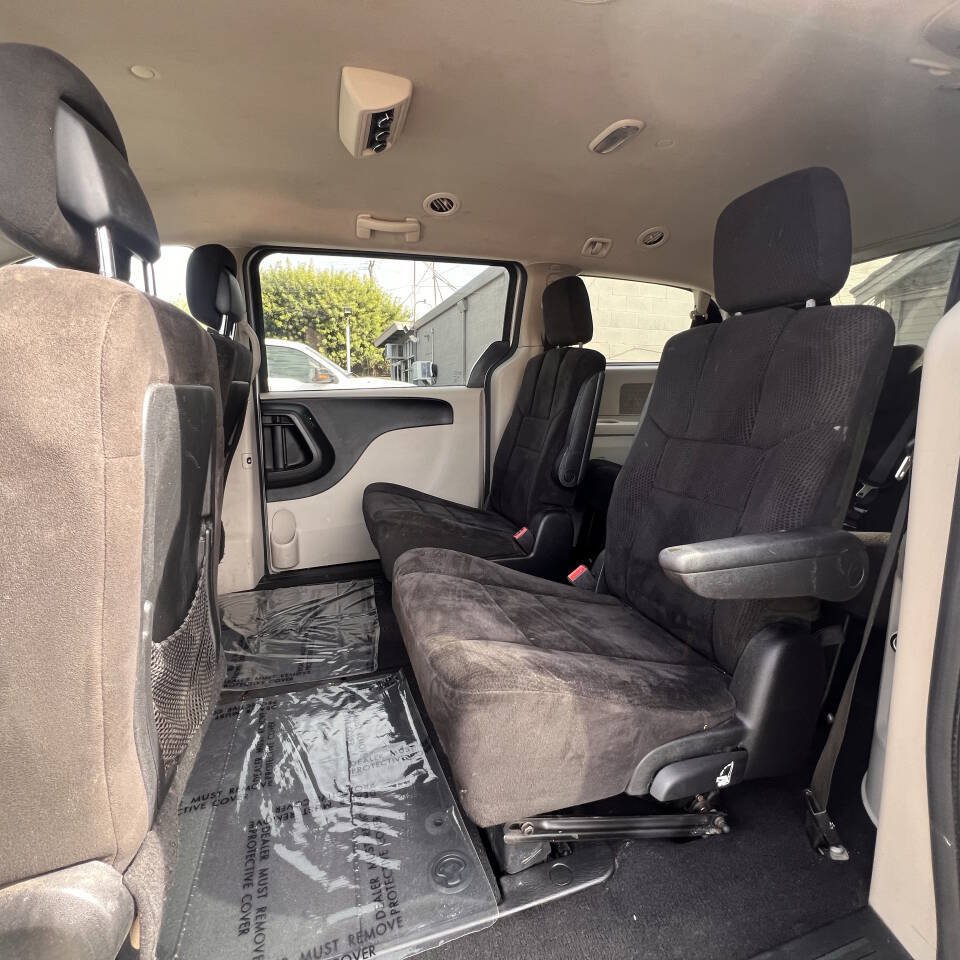 Used 2013 Dodge Grand Caravan SXT FWD image 19