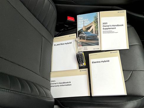 Used 2021 Hyundai Elantra Limited image 11