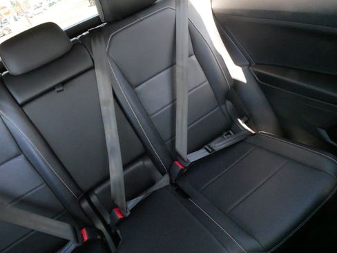 Certified 2021 Volkswagen Tiguan SE image 14