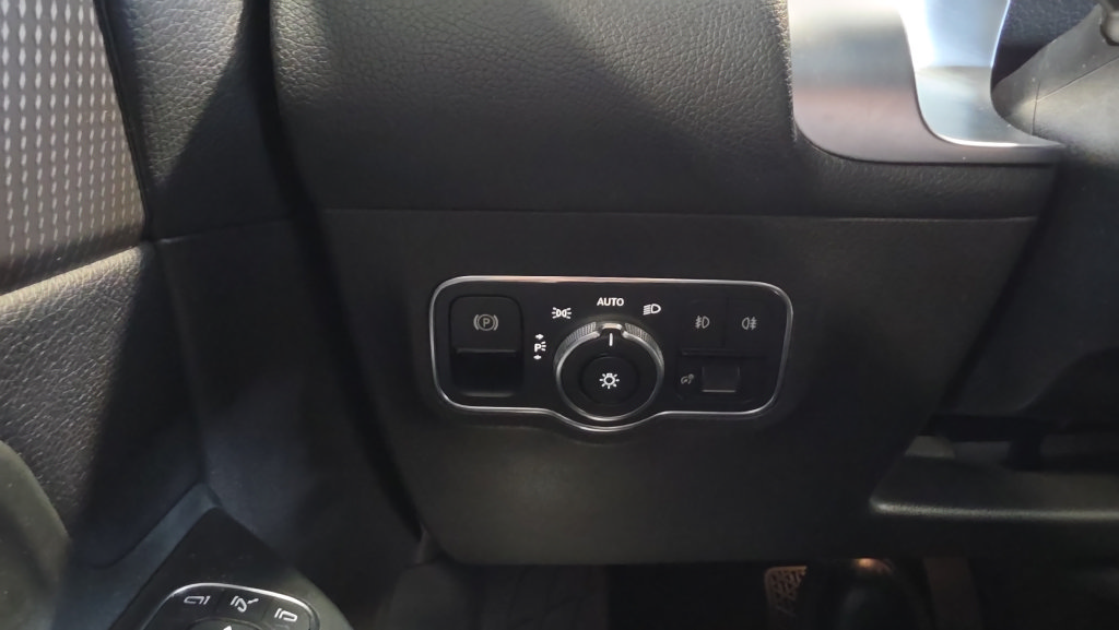 Used 2020 Mercedes-Benz GLB 250 4MATIC image 27