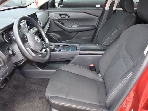 Used 2025 Nissan Rogue S FWD image 10