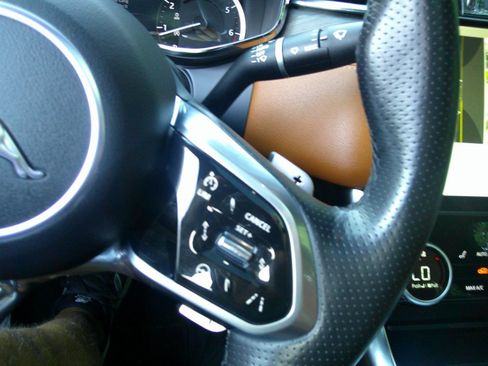 Used 2023 Jaguar XF R-Dynamic SE AWD/4WD image 37