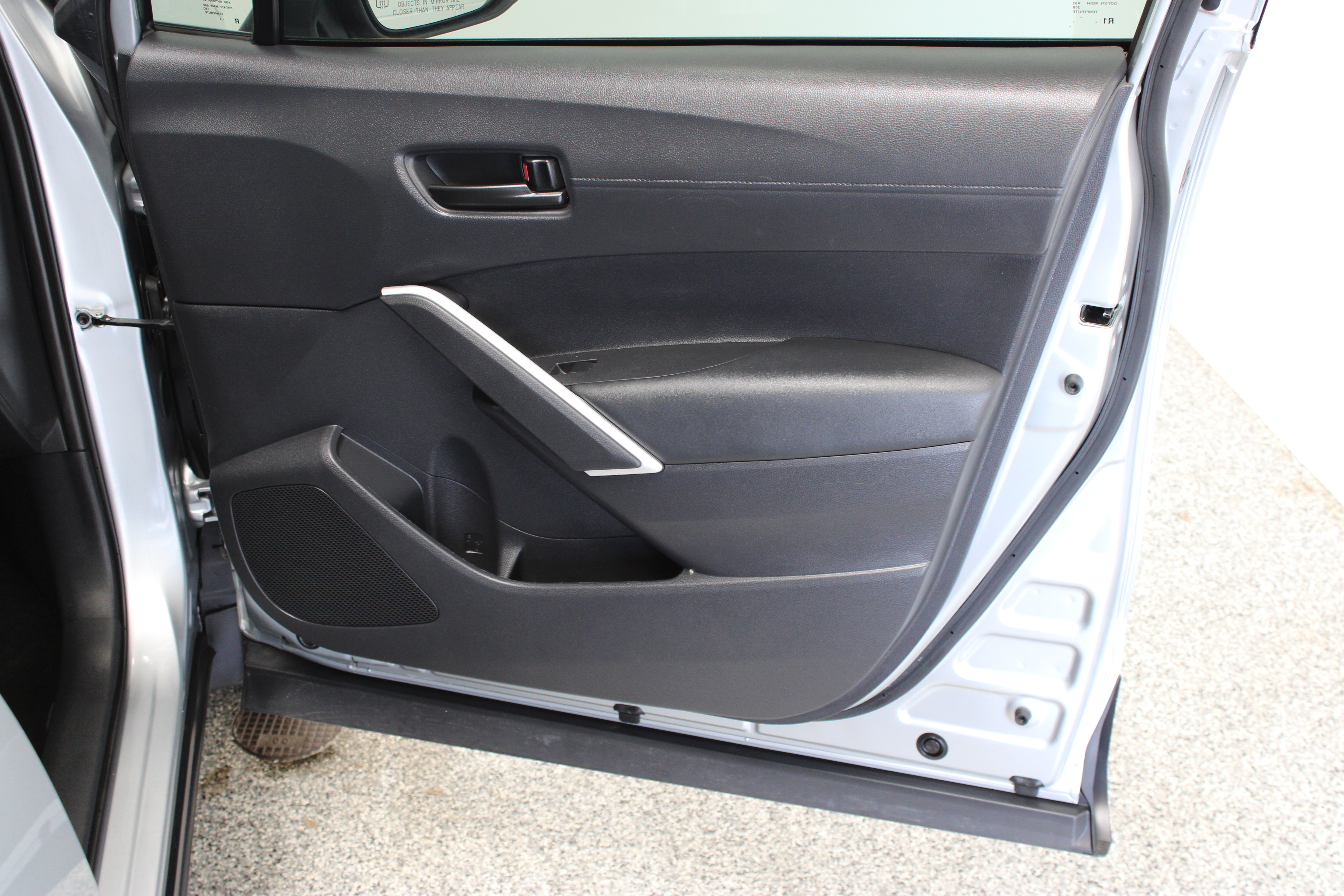 Used 2024 Toyota Corolla Cross LE FWD image 33