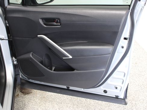 Used 2024 Toyota Corolla Cross LE FWD image 33