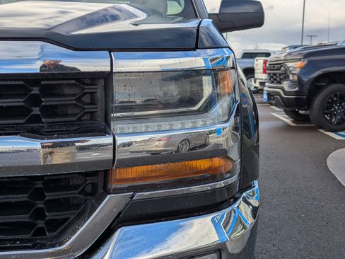 Used 2018 Chevrolet Silverado 1500 LT w/ All Star Edition image 43