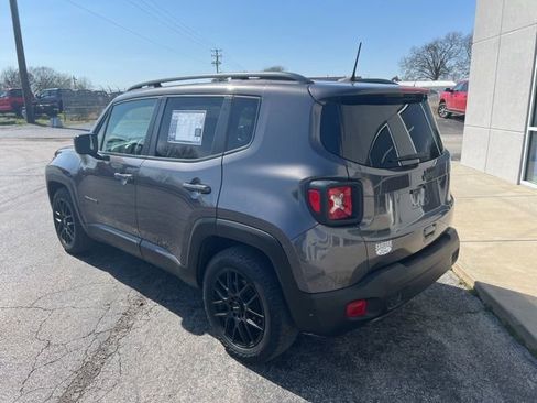 Used 2021 Jeep Renegade Latitude w/ Sun & Sound Group image 7