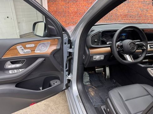 New 2025 Mercedes-Benz GLS 450 4MATIC image 9
