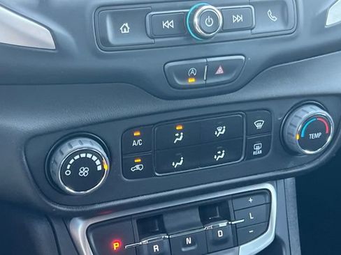 Used 2023 GMC Terrain SLE w/ Elevation Edition image 27