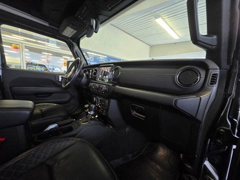 Used 2022 Jeep Wrangler Unlimited Sahara image 29