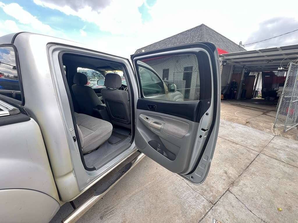 Used 2005 Toyota Tacoma PreRunner RWD image 12