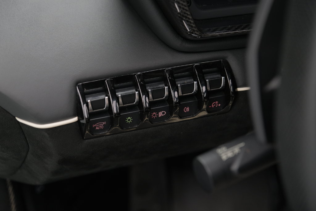Used 2021 Lamborghini Aventador SVJ AWD/4WD image 42