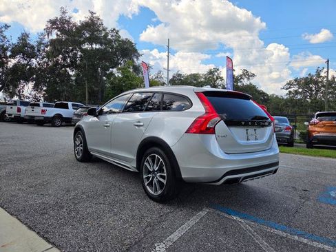 Used 2018 Volvo V60 T5 Cross Country image 7