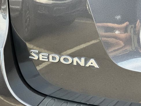 Used 2021 Kia Sedona EX image 28