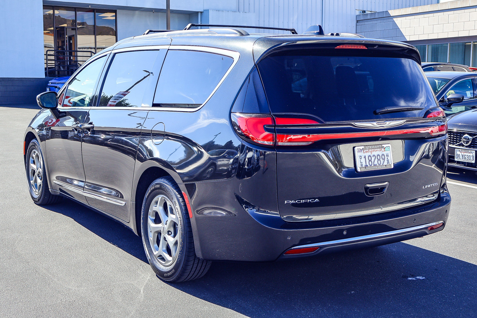 Used 2023 Chrysler Pacifica Limited FWD image 24