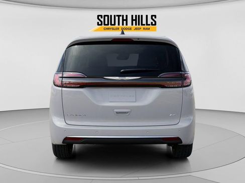 New 2026 Chrysler Pacifica Select AWD/4WD image 7