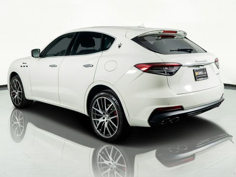 Used 2022 Maserati Levante Modena image 10