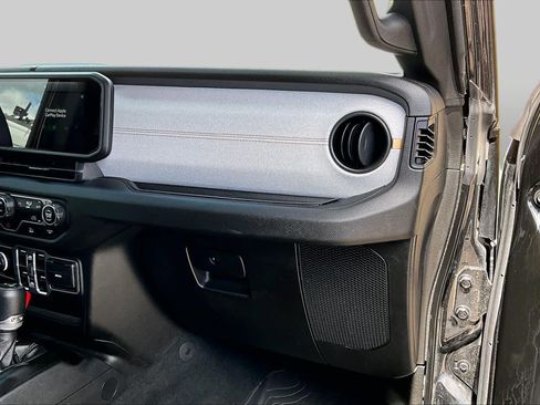 Used 2024 Jeep Gladiator Sport AWD/4WD image 19