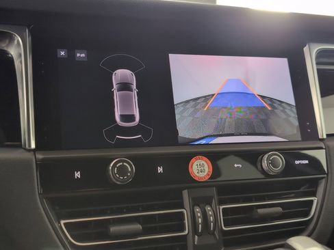 Certified 2025 Porsche Macan AWD/4WD image 22