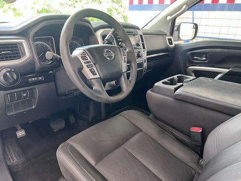 Used 2018 Nissan Titan SV AWD/4WD image 13