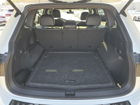 Certified 2024 Volkswagen Tiguan SE R-Line AWD/4WD image 17