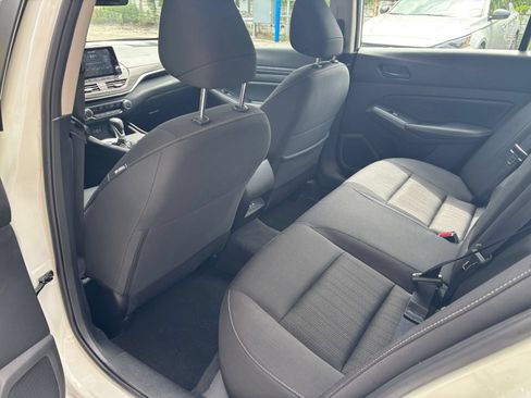 Used 2025 Nissan Altima 2.5 SV FWD image 38