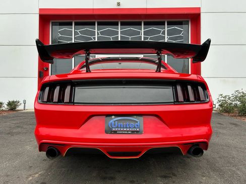 Used 2017 Ford Mustang Coupe image 5